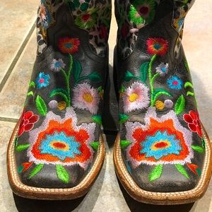 Macie Bean cowboy boots 🌸🌼